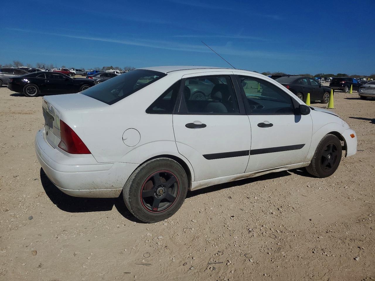 2002 FORD FOCUS LX photo 3