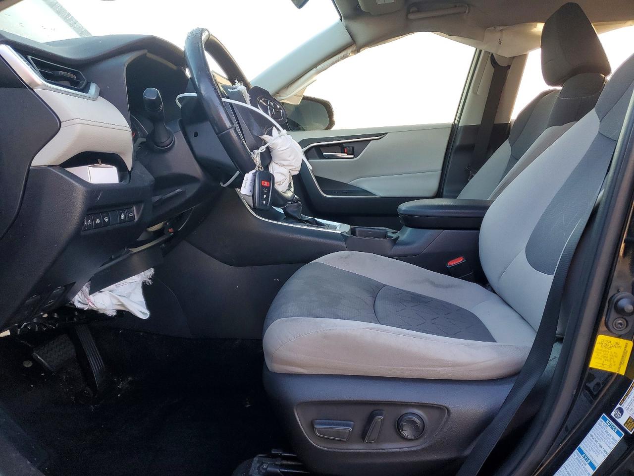 2019 TOYOTA RAV4 XLE photo 7