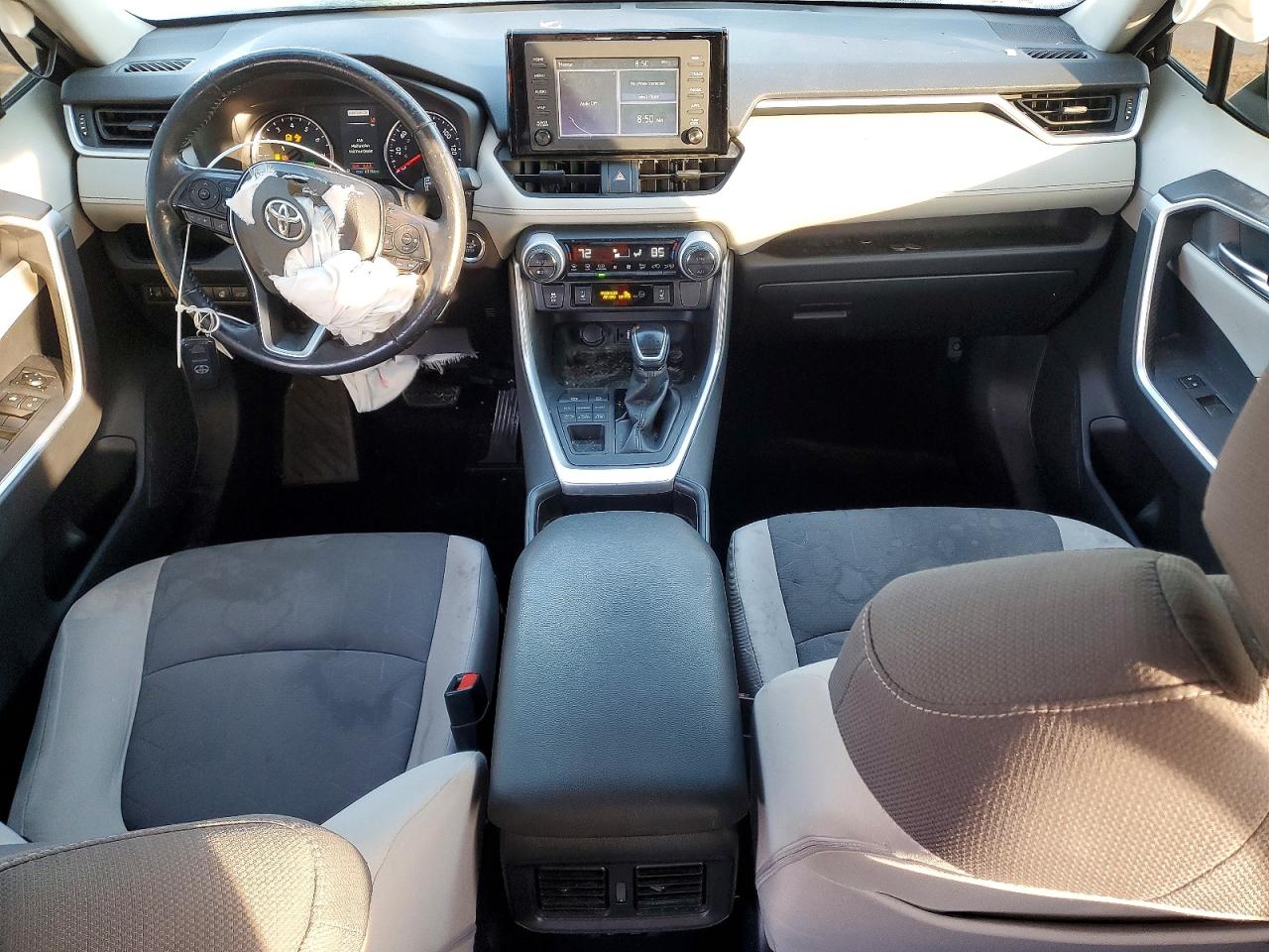 2019 TOYOTA RAV4 XLE photo 8