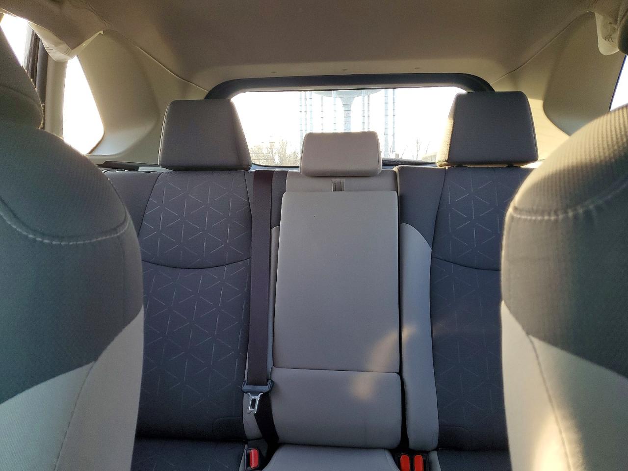 2019 TOYOTA RAV4 XLE photo 10