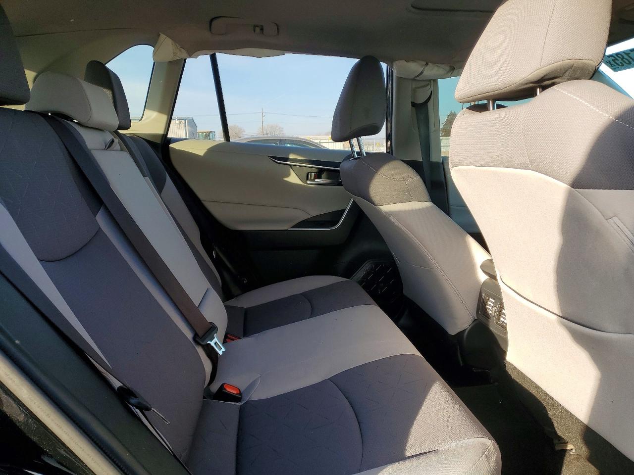 2019 TOYOTA RAV4 XLE photo 11