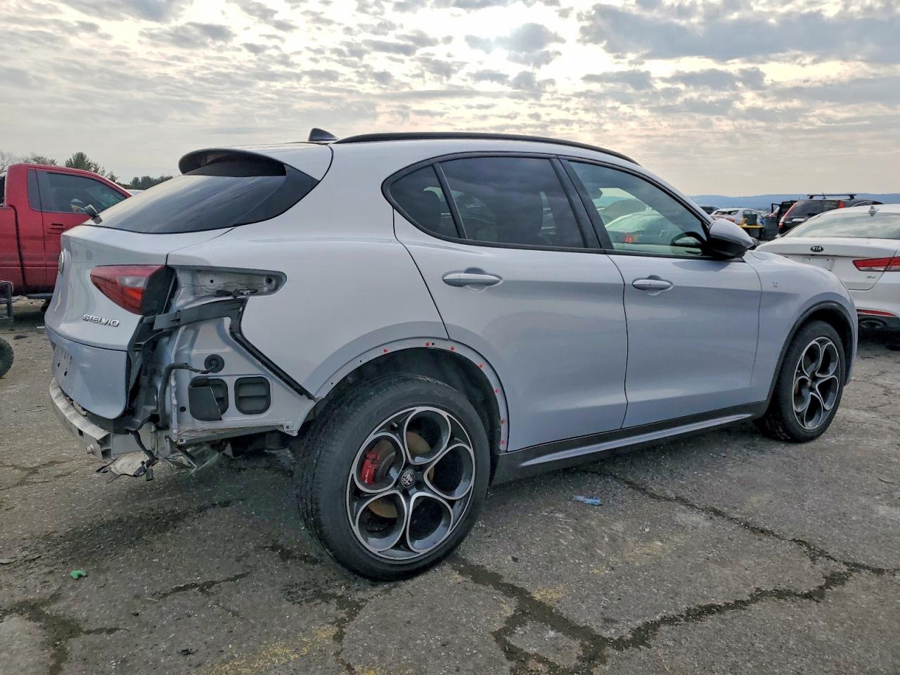 2022 ALFA ROMEO STELVIO TI photo 3
