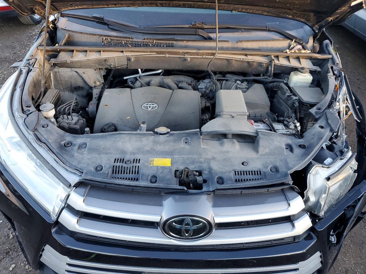 2017 TOYOTA HIGHLANDER LE photo 11