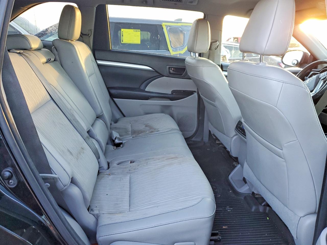 2017 TOYOTA HIGHLANDER LE photo 10
