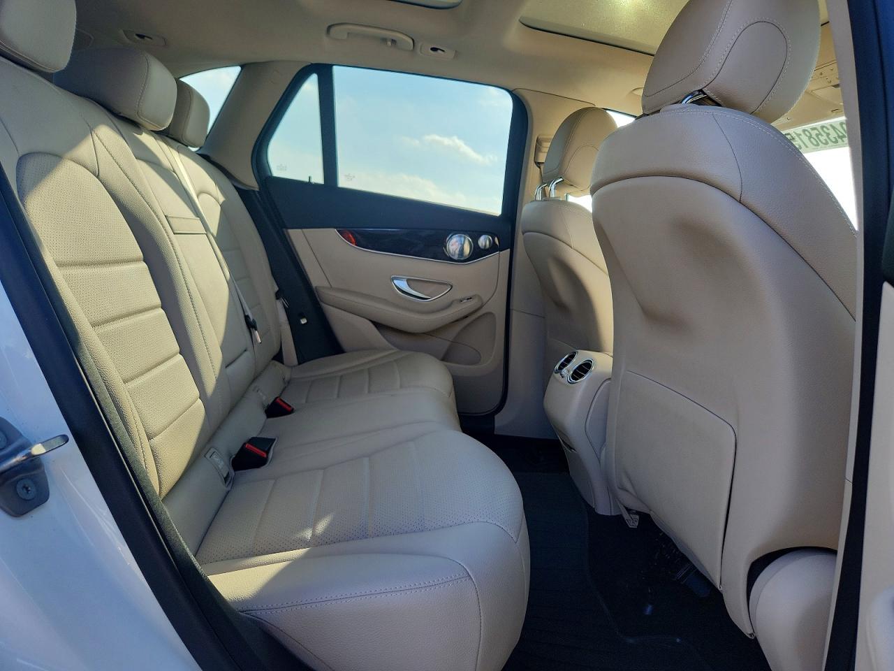 2017 MERCEDES-BENZ GLC 300 photo 10