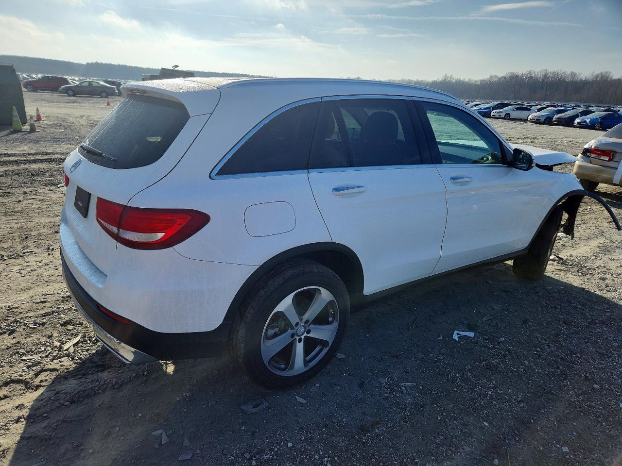 2017 MERCEDES-BENZ GLC 300 photo 3