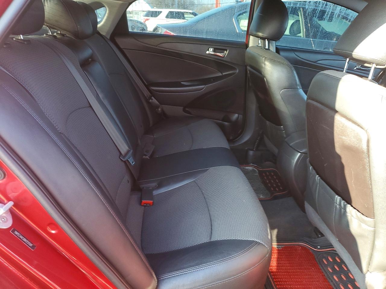 2011 HYUNDAI SONATA SE photo 19