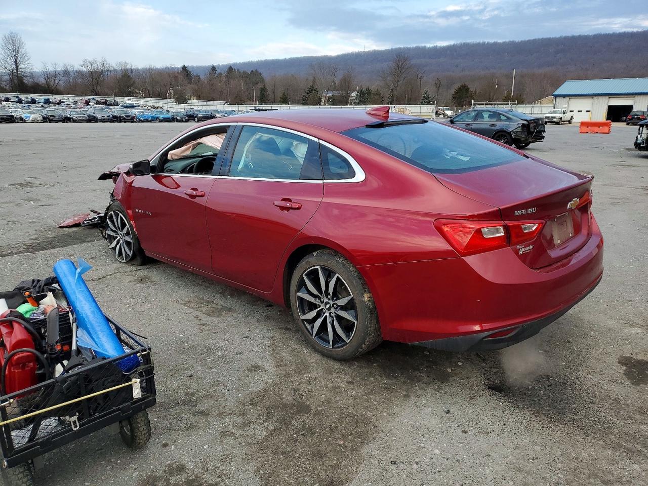 2018 CHEVROLET MALIBU LT photo 2