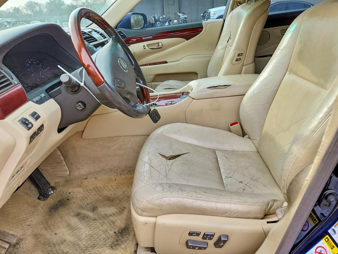 2011 LEXUS LS 460 photo 7