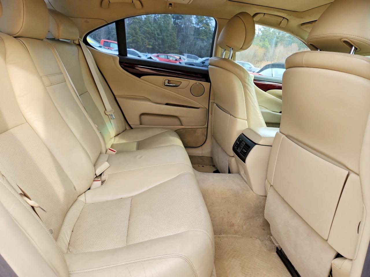 2011 LEXUS LS 460 photo 10