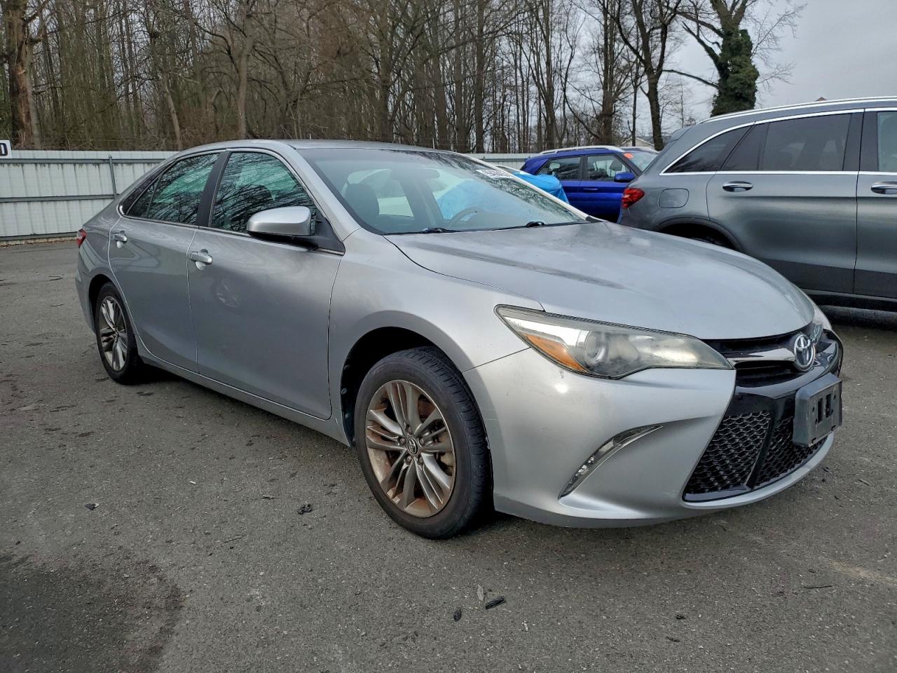2015 TOYOTA CAMRY LE photo 4