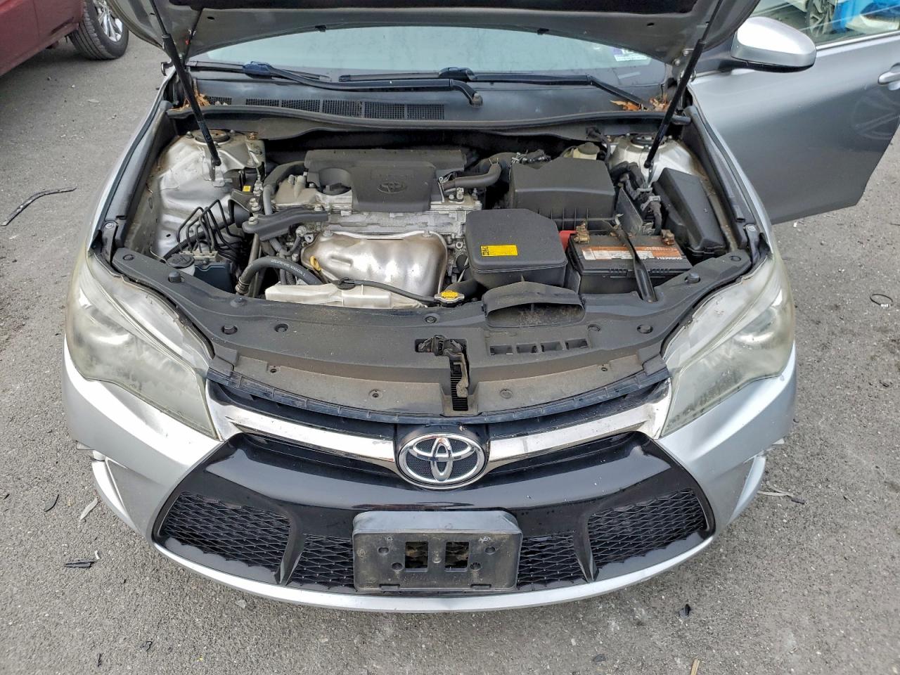 2015 TOYOTA CAMRY LE photo 11