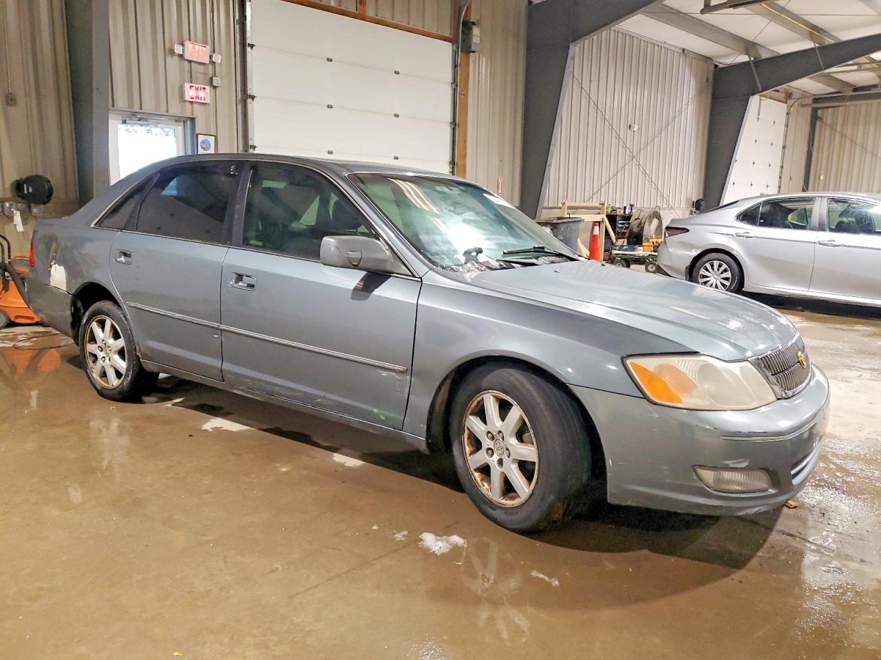 2001 TOYOTA AVALON XL photo 4