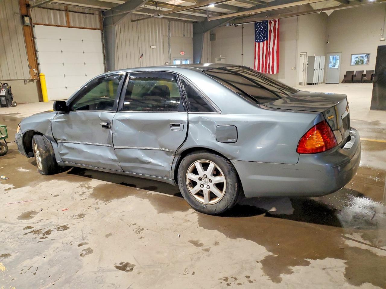 2001 TOYOTA AVALON XL photo 2