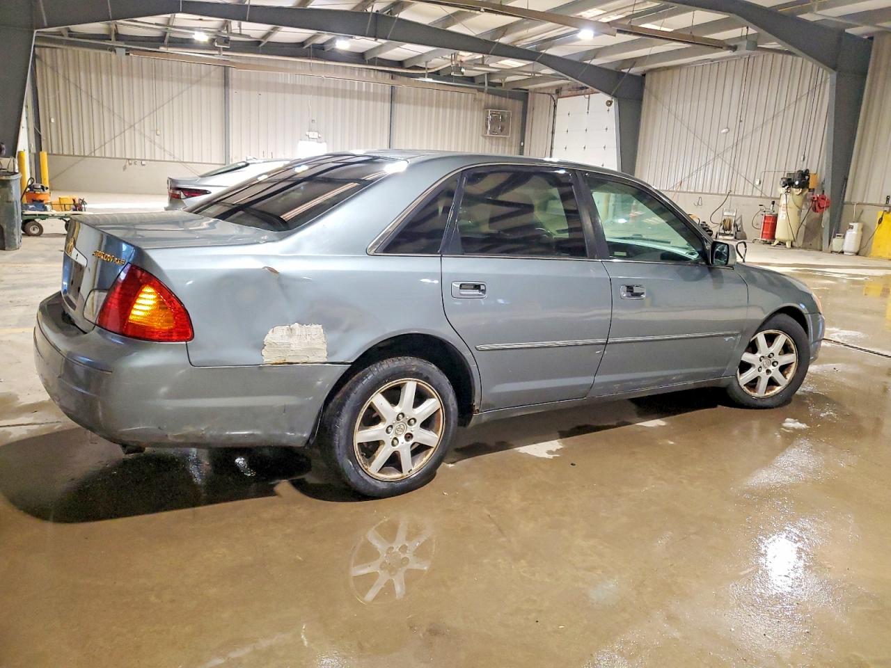2001 TOYOTA AVALON XL photo 3