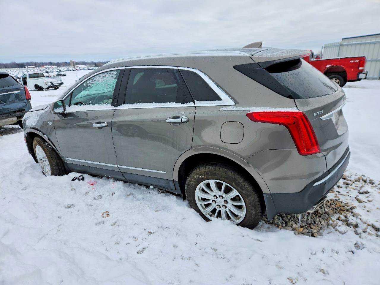 2017 CADILLAC XT5 photo 2