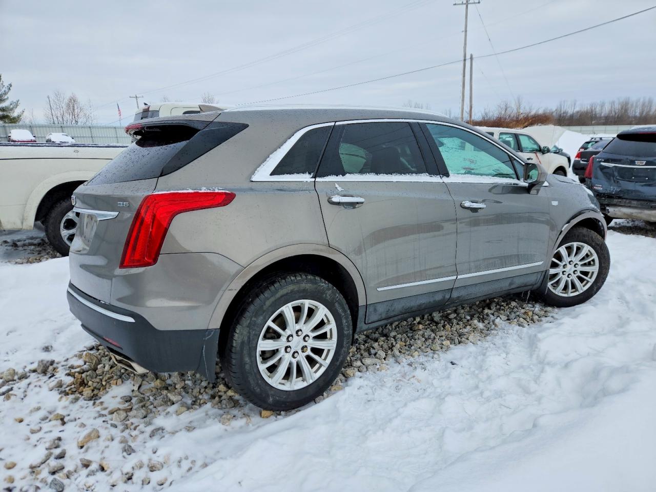2017 CADILLAC XT5 photo 3