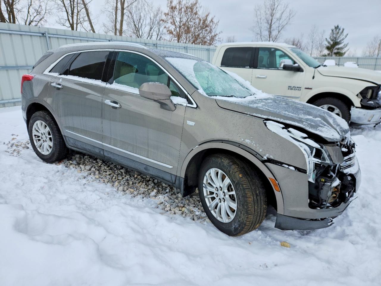 2017 CADILLAC XT5 photo 4