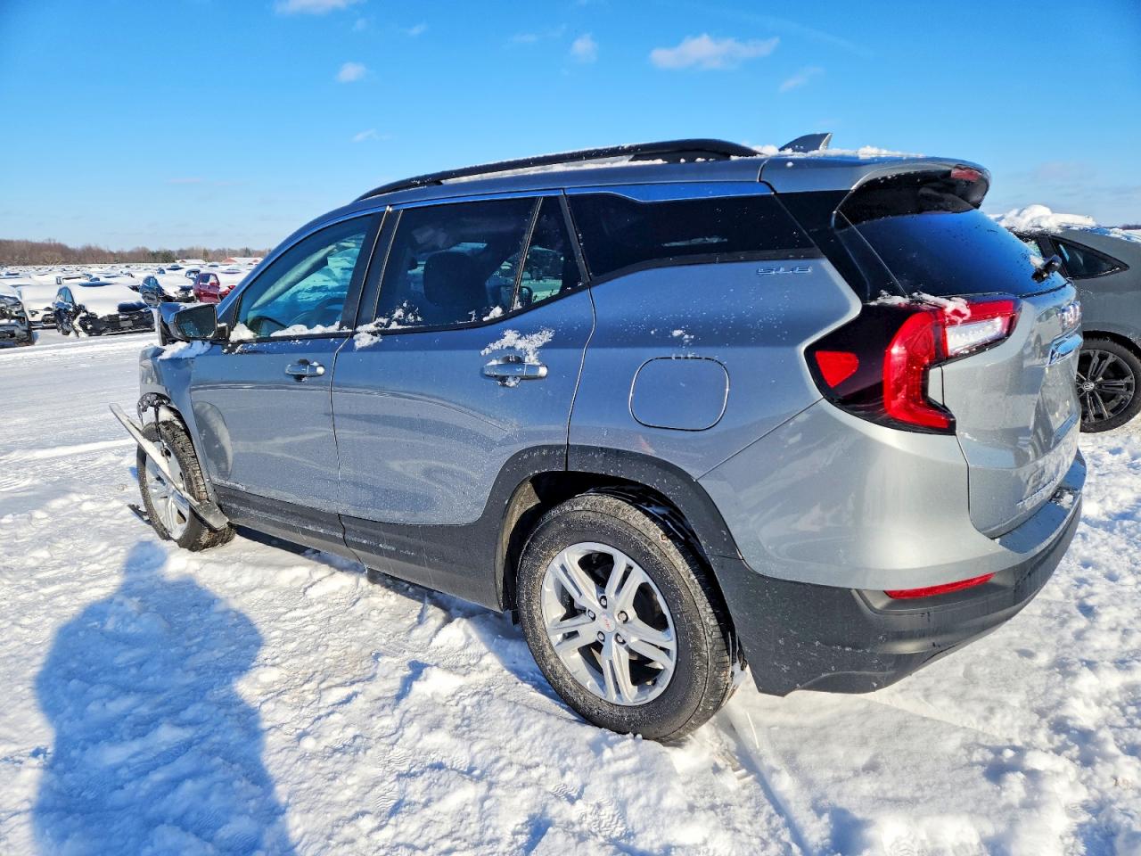 2024 GMC TERRAIN SLE photo 3