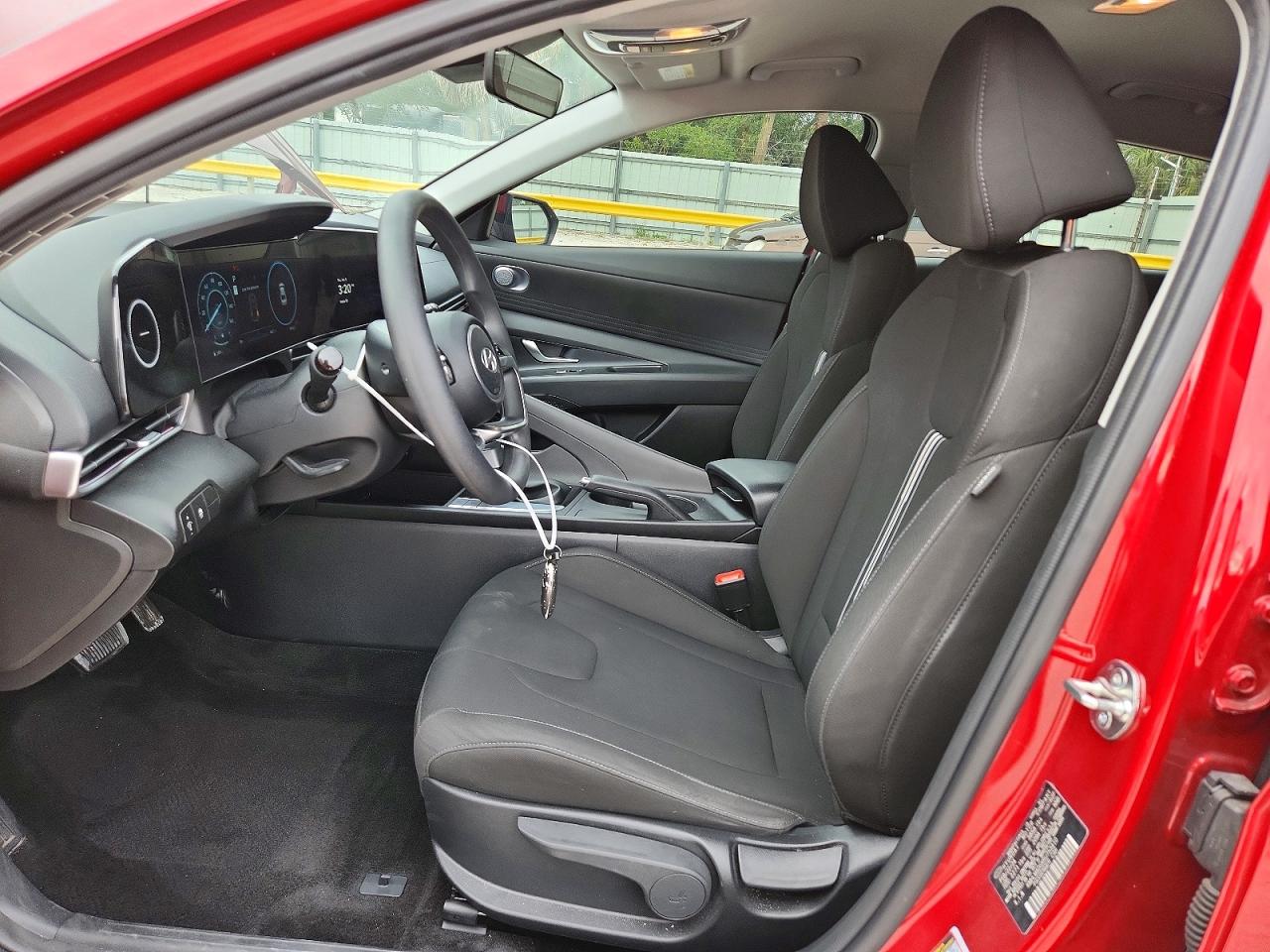 2024 HYUNDAI ELANTRA SEL photo 7