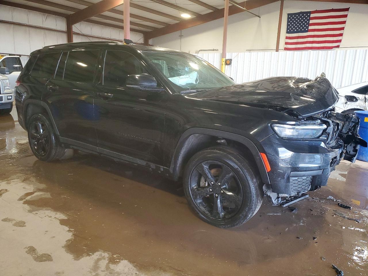 2023 JEEP GRAND CHEROKEE L LAREDO photo 4