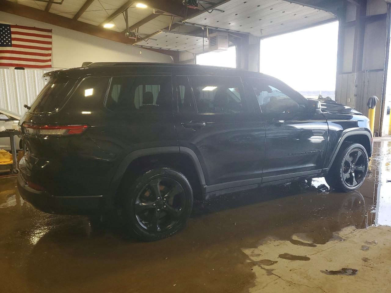 2023 JEEP GRAND CHEROKEE L LAREDO photo 3