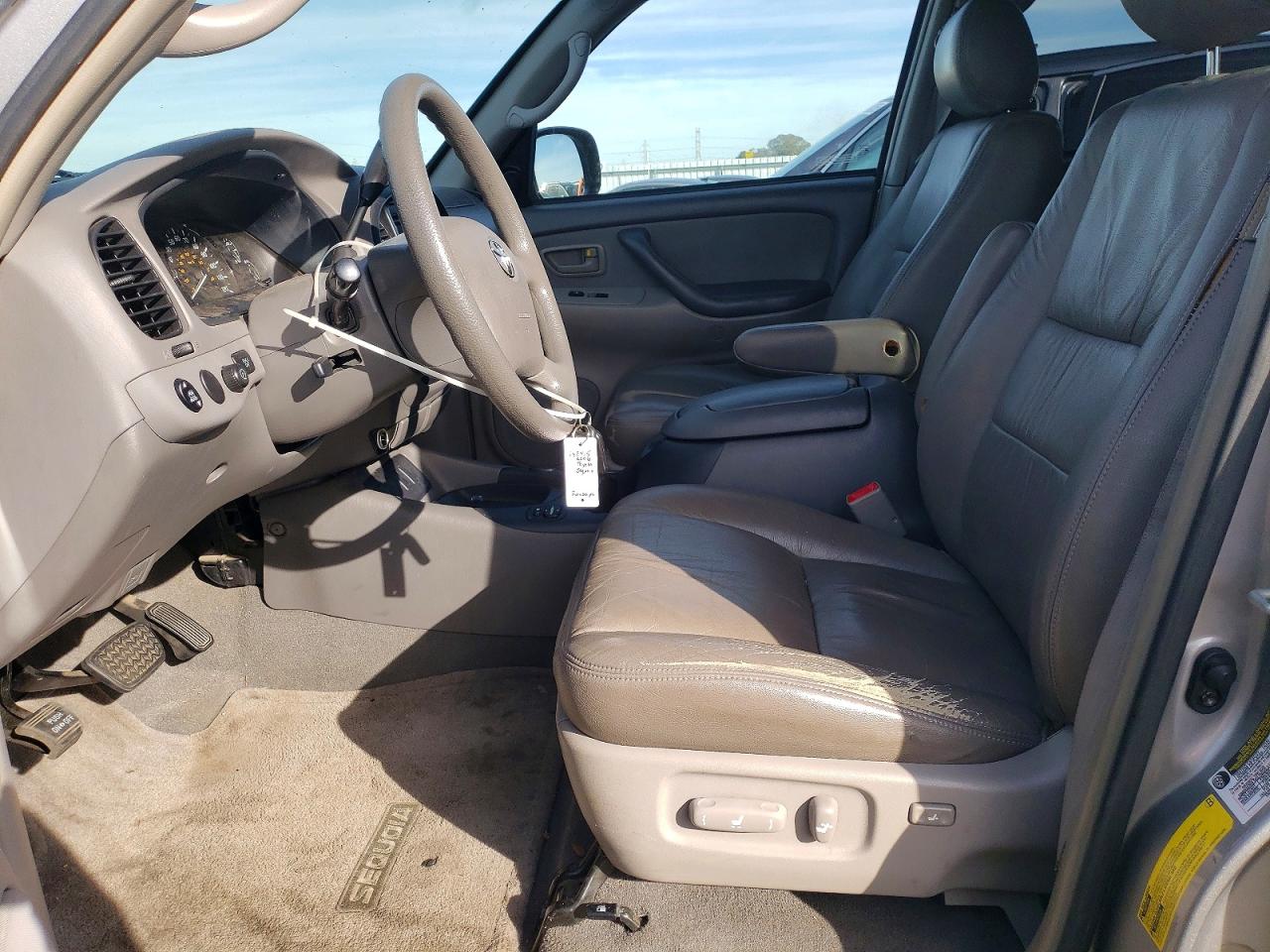 2006 TOYOTA SEQUOIA SR5 photo 7