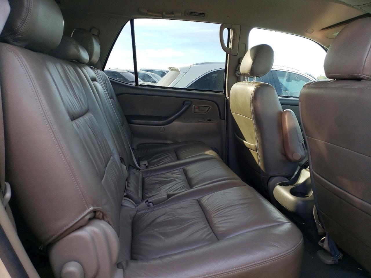 2006 TOYOTA SEQUOIA SR5 photo 11