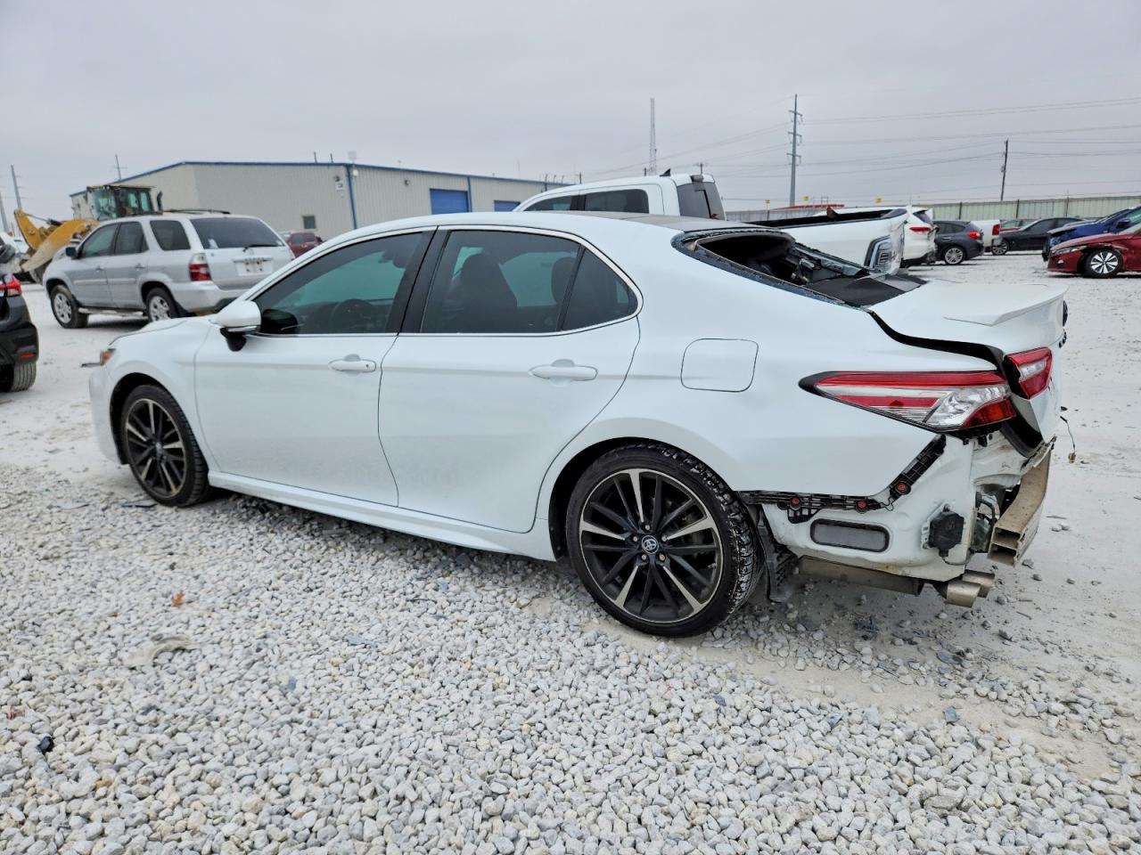 2018 TOYOTA CAMRY XSE photo 2