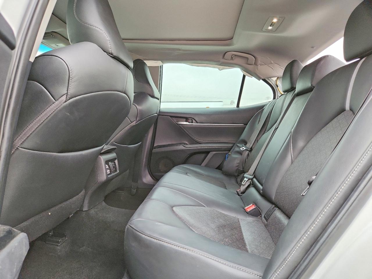 2018 TOYOTA CAMRY XSE photo 10