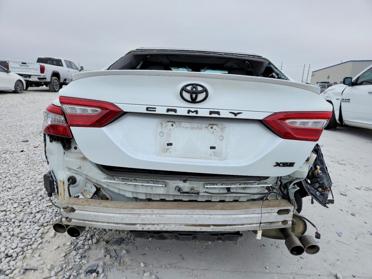2018 TOYOTA CAMRY XSE photo 6