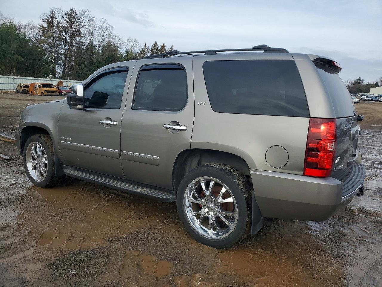 2012 CHEVROLET TAHOE K1500 LTZ photo 2