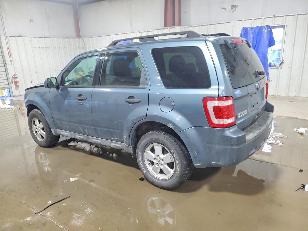 2010 FORD ESCAPE XLT photo 3