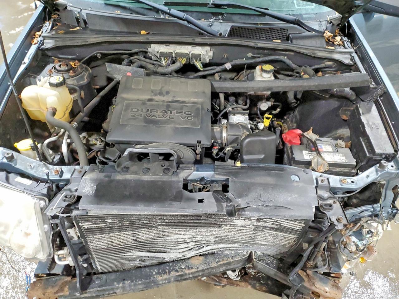 2010 FORD ESCAPE XLT photo 23