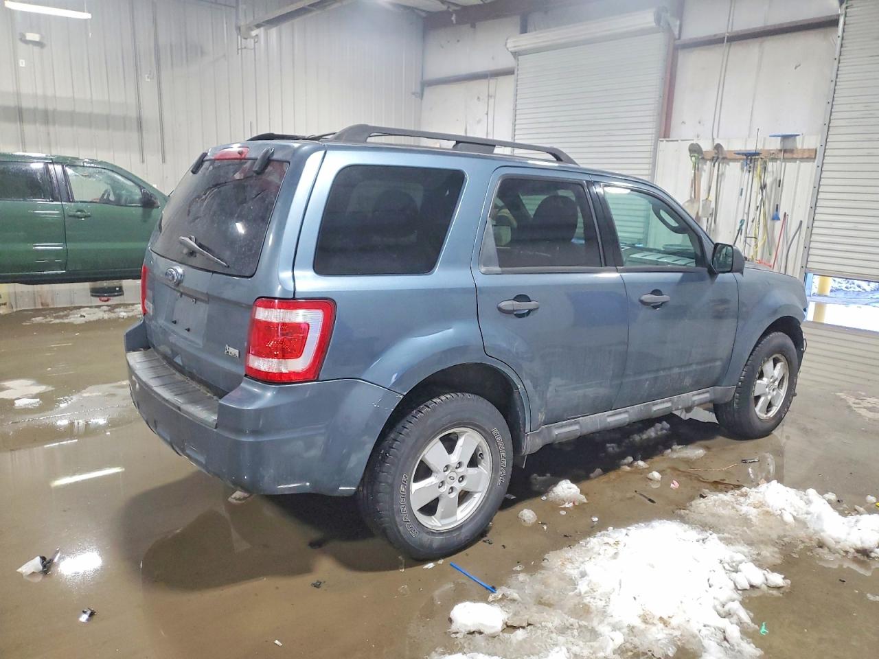 2010 FORD ESCAPE XLT photo 5