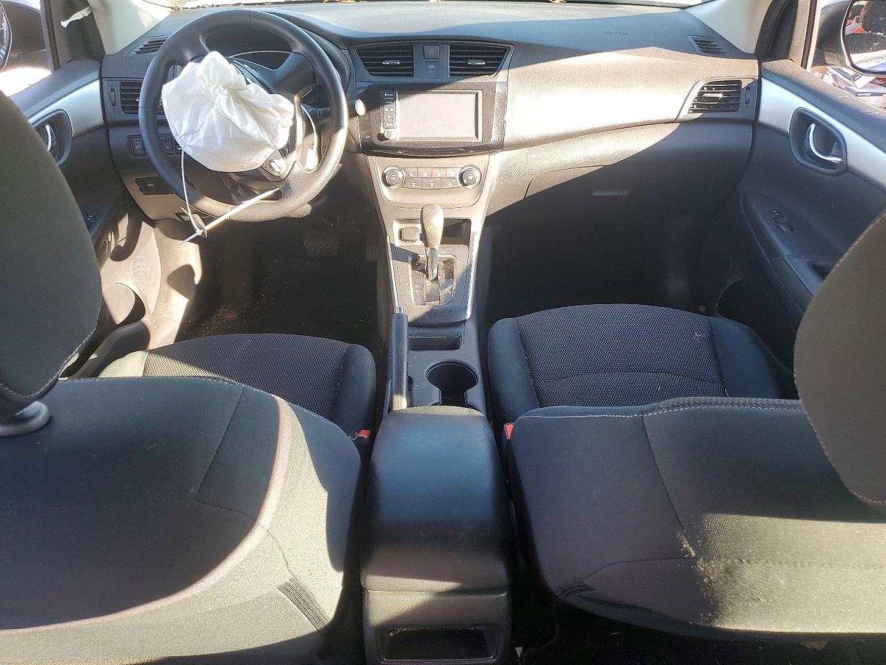 2019 NISSAN SENTRA S photo 8