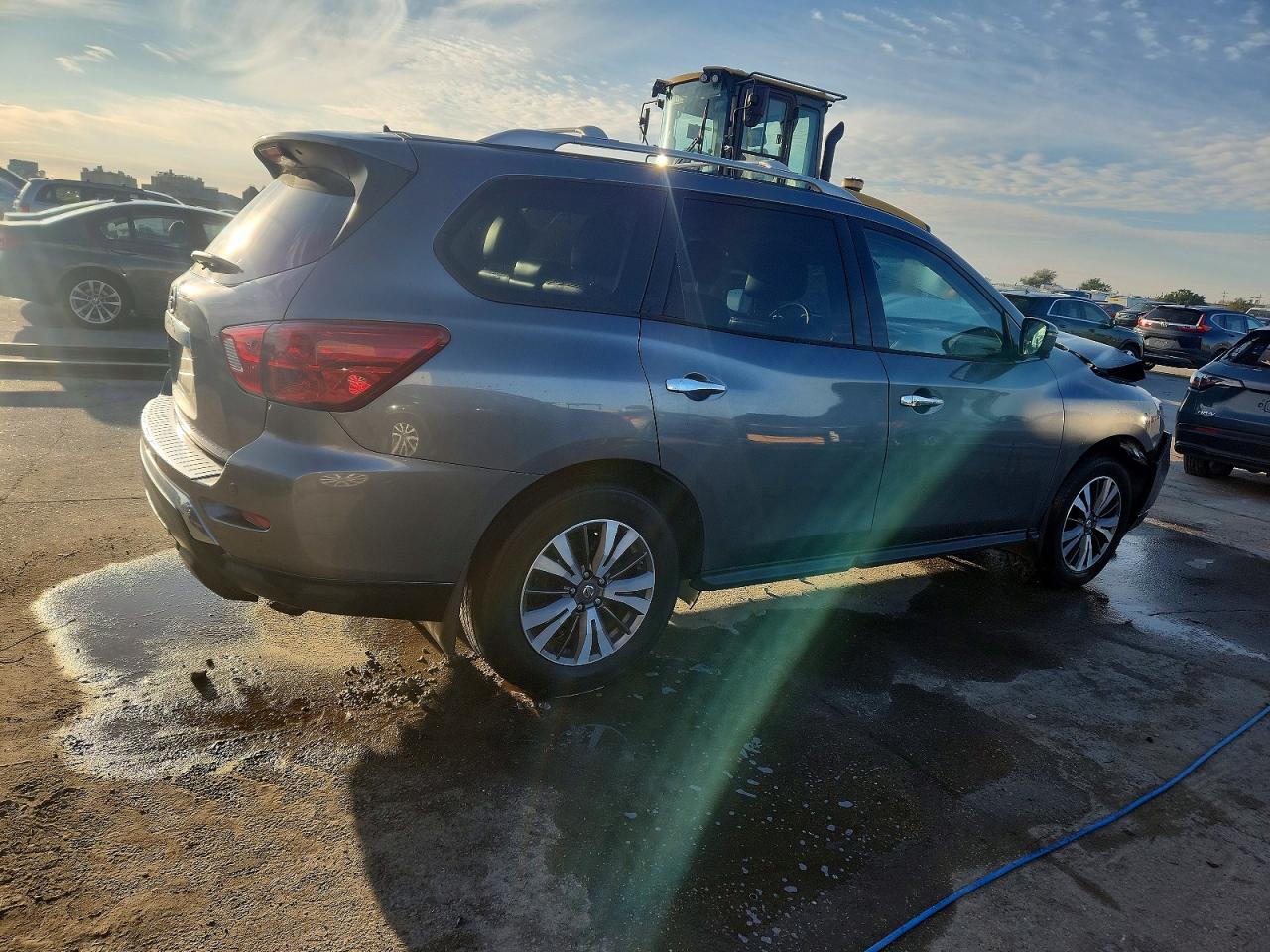 2017 NISSAN PATHFINDER S photo 5