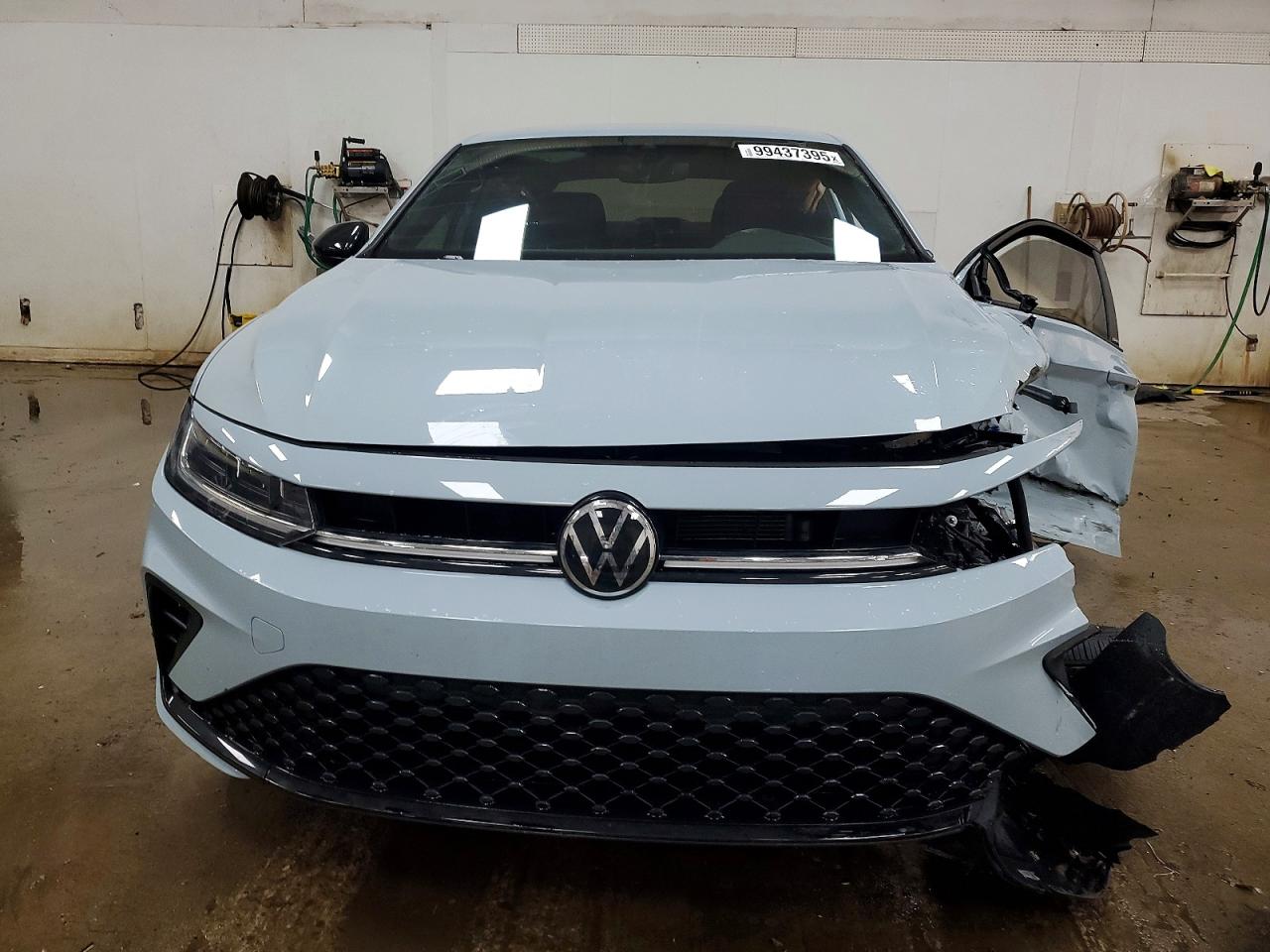2025 VOLKSWAGEN JETTA SPORT photo 5