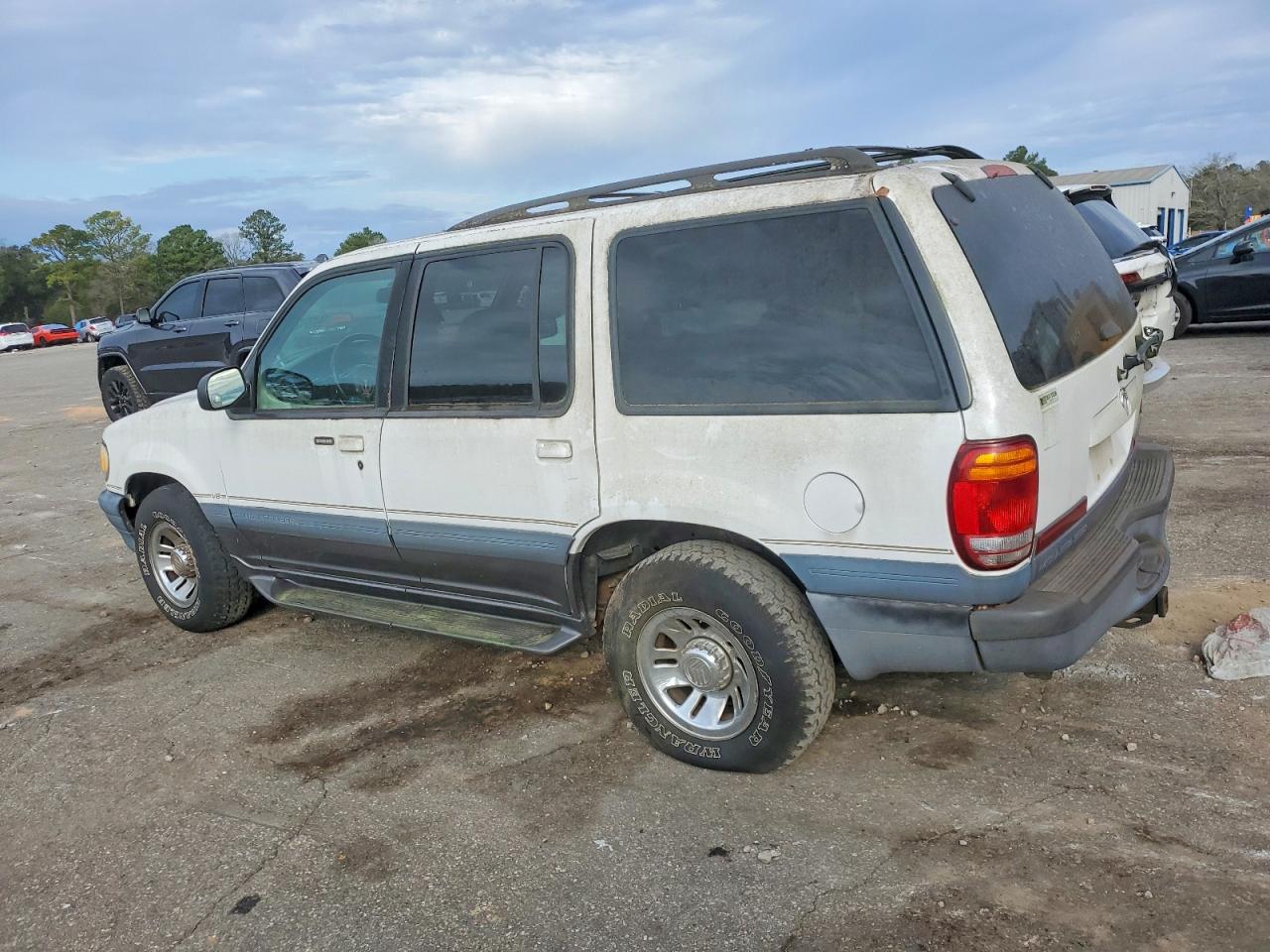 1998 MERCURY MOUNTAINEER photo 2