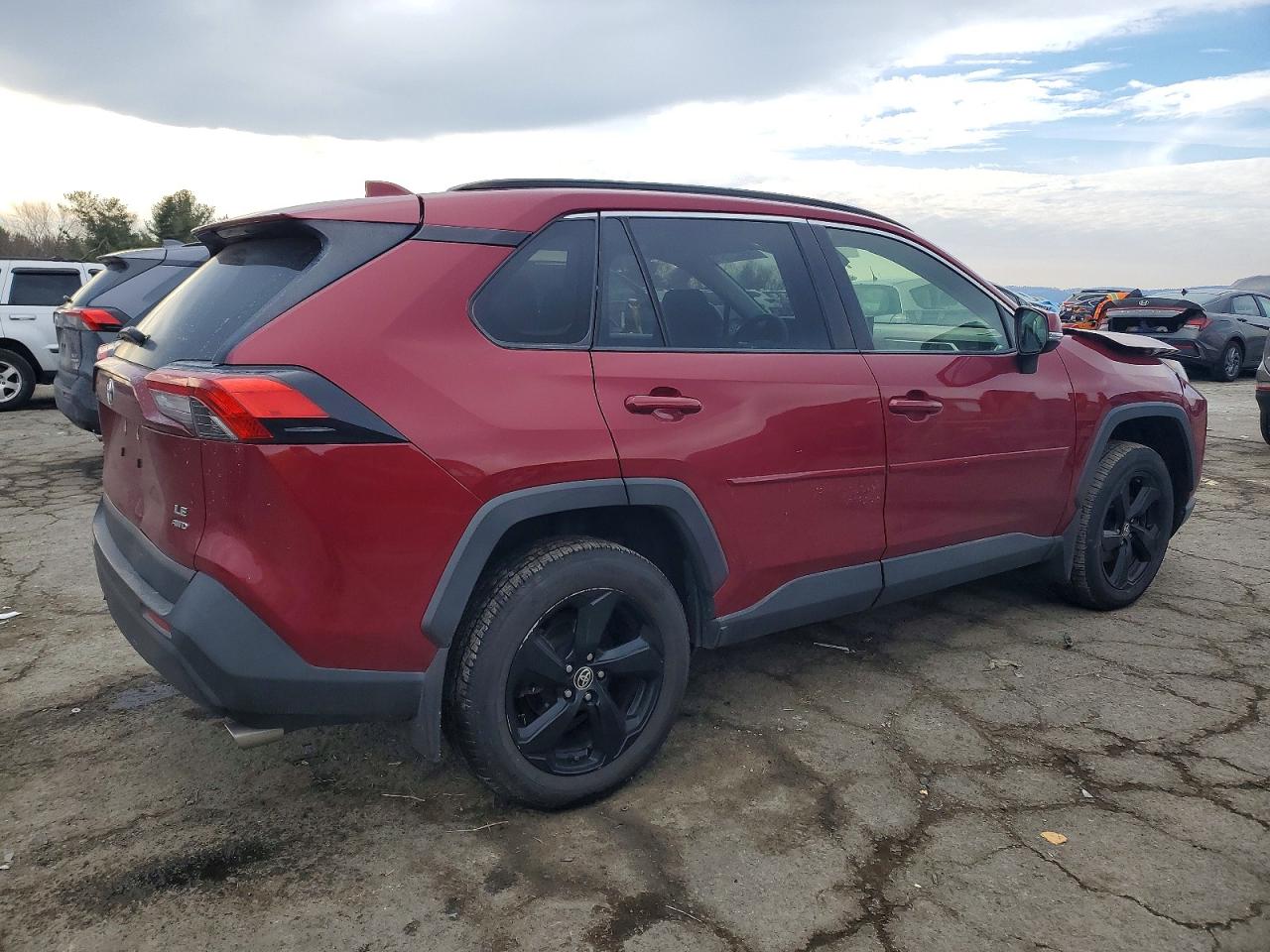 2019 TOYOTA RAV4 LE photo 3