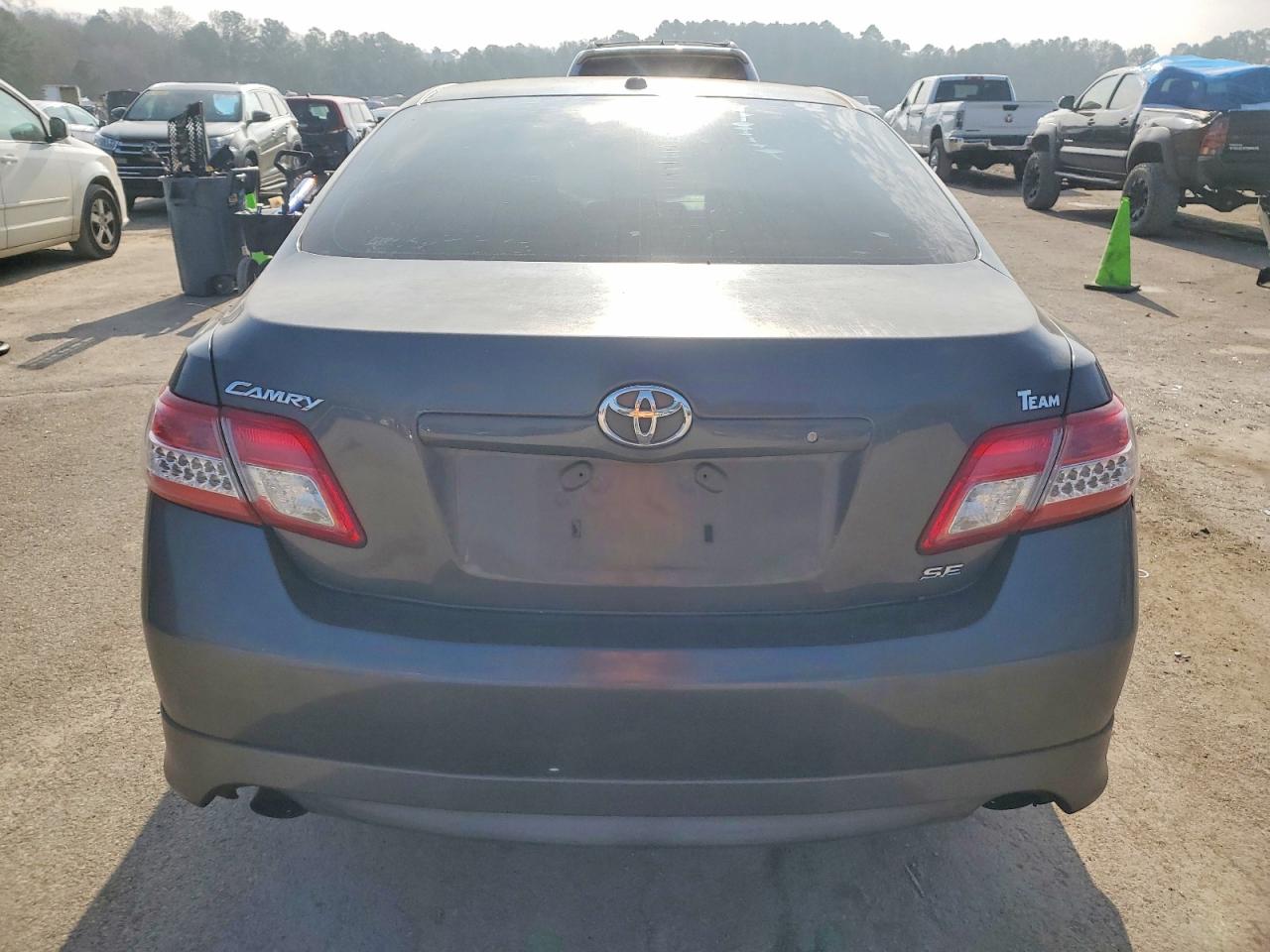 2011 TOYOTA CAMRY BASE photo 6
