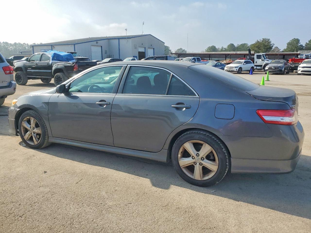 2011 TOYOTA CAMRY BASE photo 2