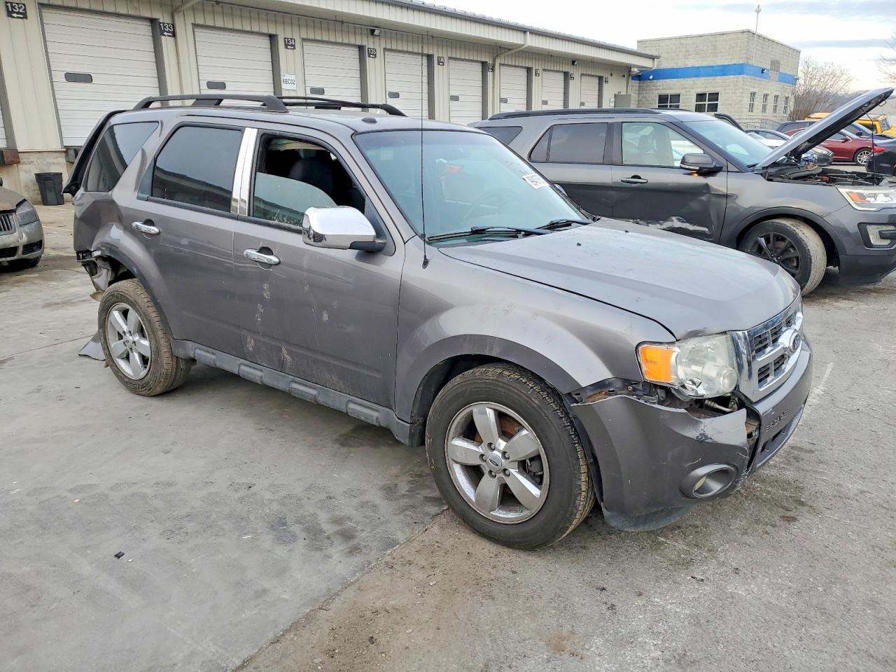 2010 FORD ESCAPE XLT photo 4