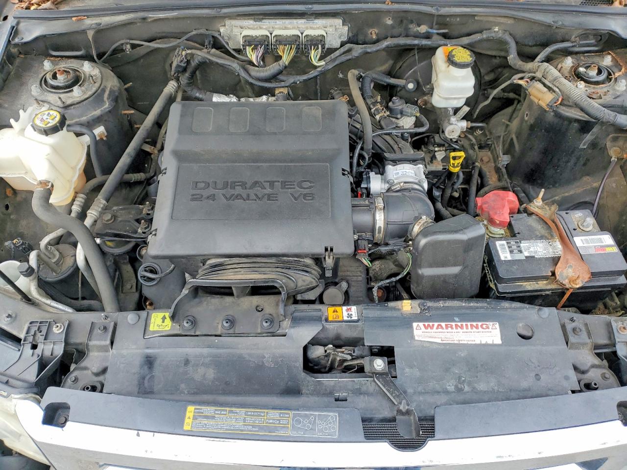 2010 FORD ESCAPE XLT photo 12