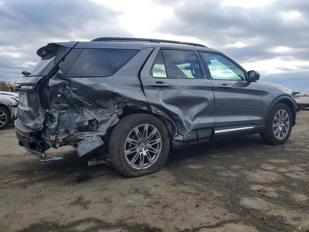 2025 FORD EXPLORER ACTIVE photo 3