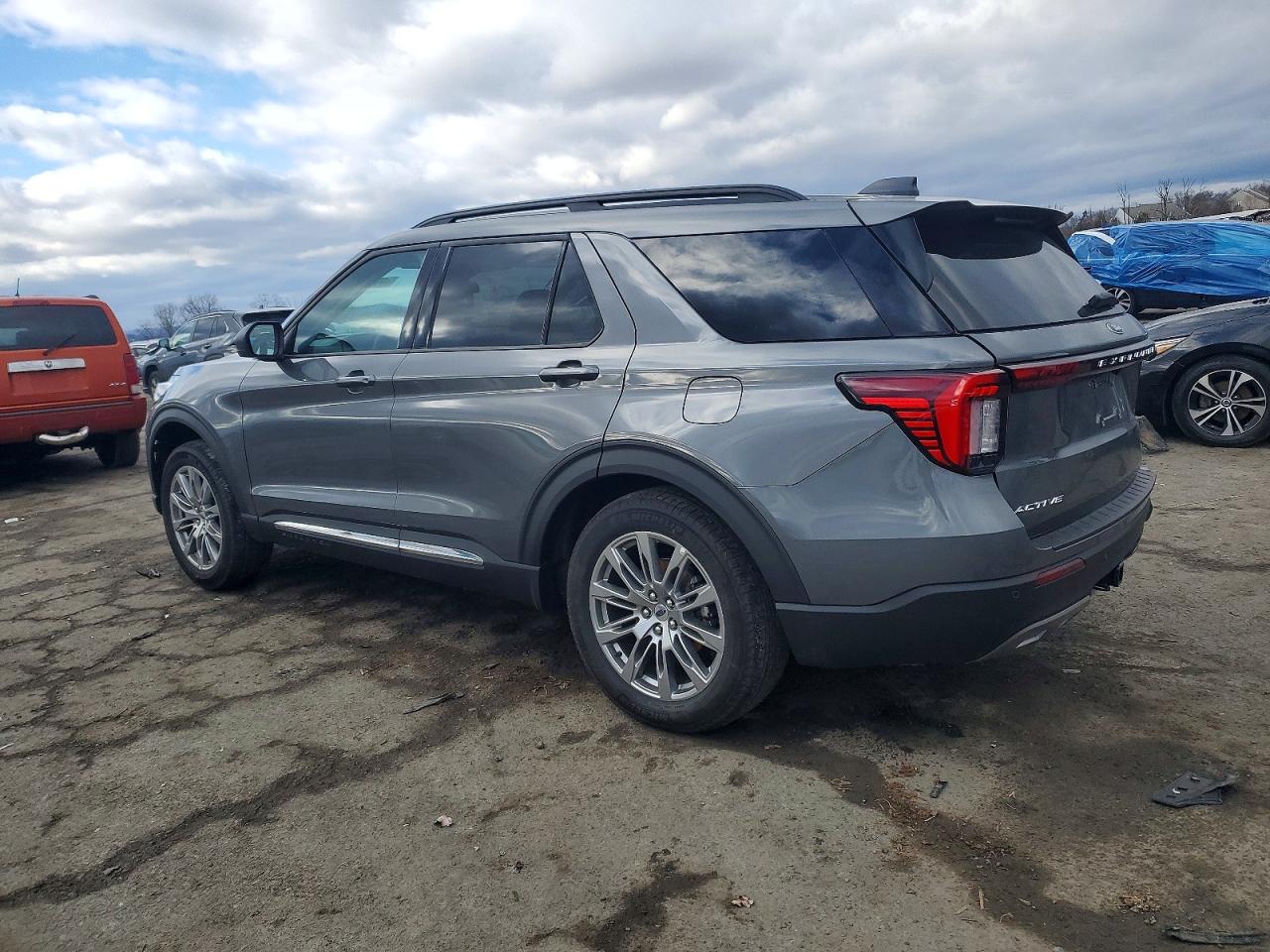 2025 FORD EXPLORER ACTIVE photo 2