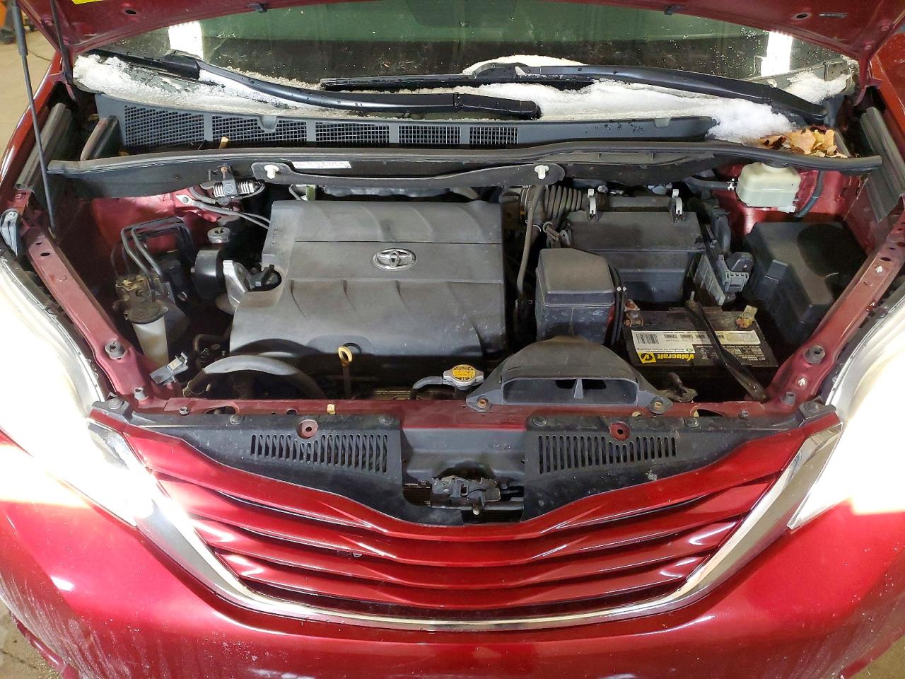 2015 TOYOTA SIENNA LE photo 12