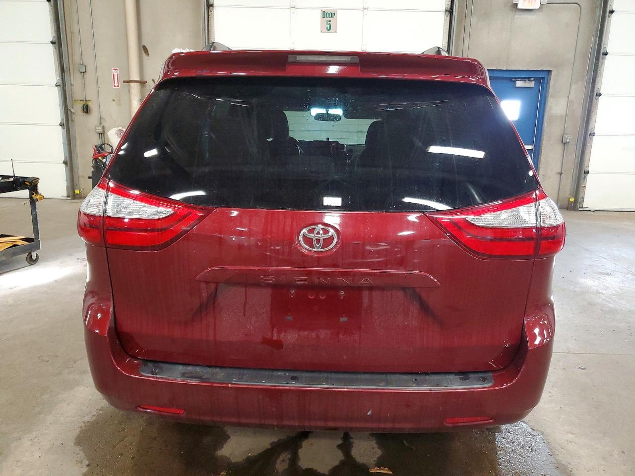 2015 TOYOTA SIENNA LE photo 6