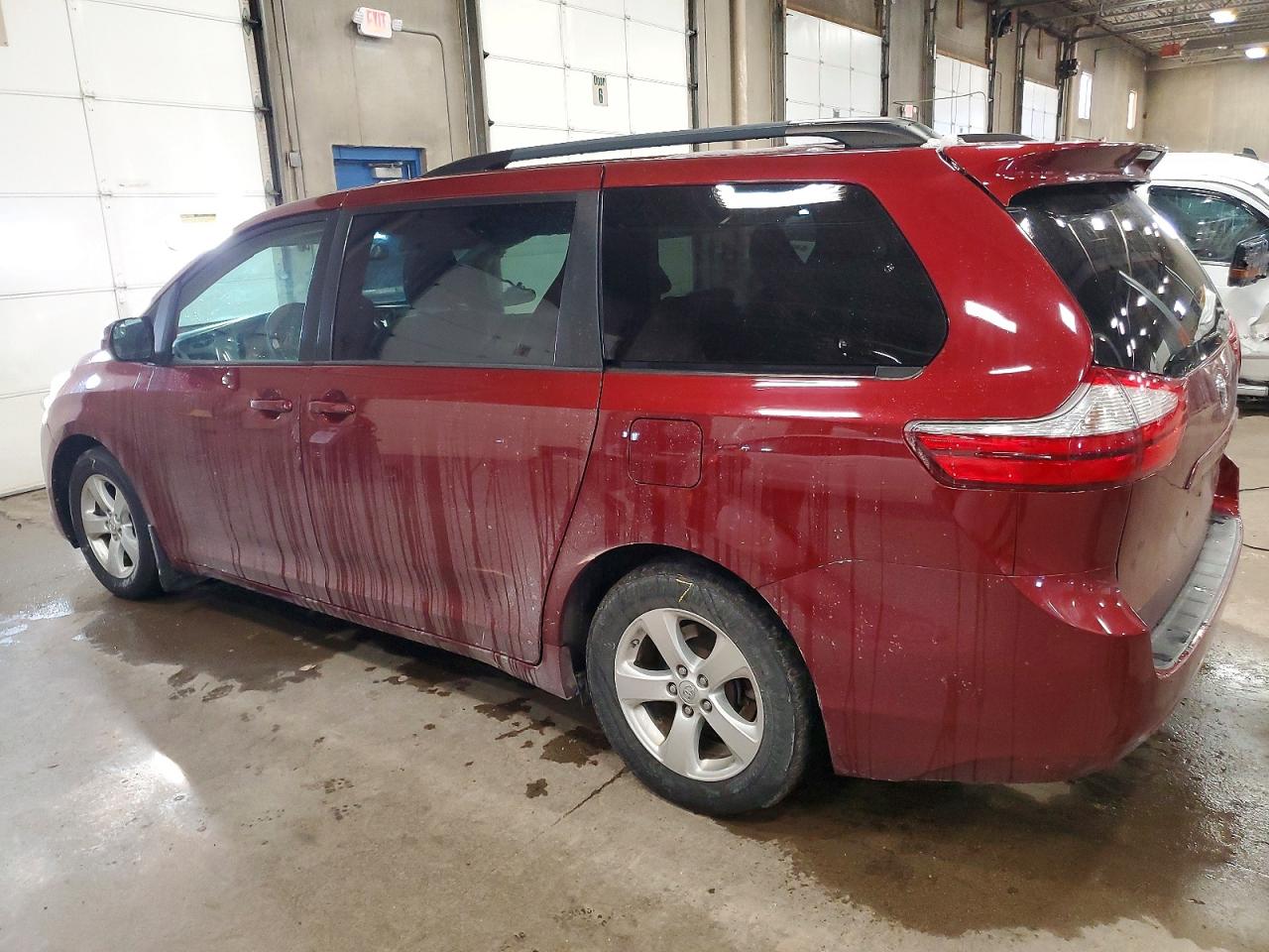 2015 TOYOTA SIENNA LE photo 2