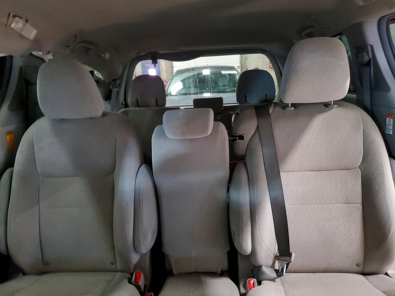 2015 TOYOTA SIENNA LE photo 10